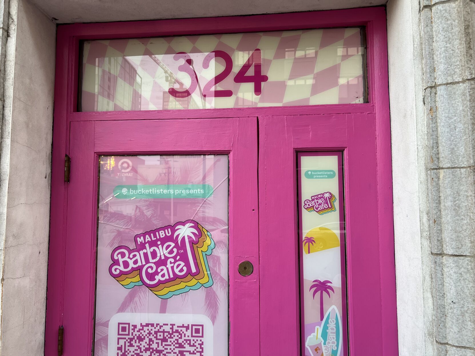 barbie cafe
